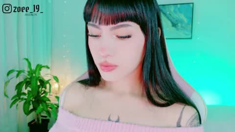Zoe  online show from May 11, 3:13 am