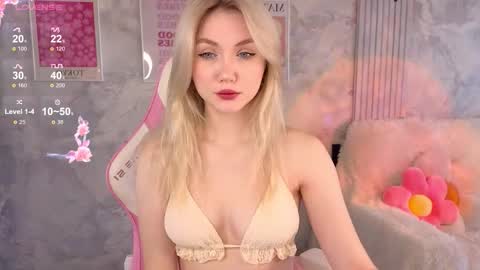 HelloMy name Eva online show from October 19, 3:55 am