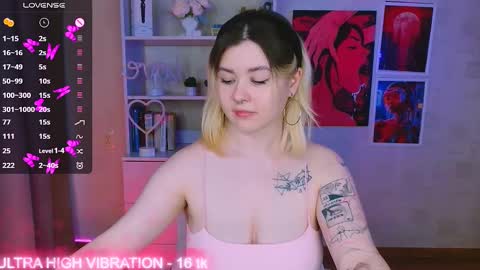Snapshot of cutie_mili chatting on February 24, 10:04 am mili online show from February 24, 10:04 am