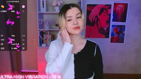 Snapshot of cutie_mili chatting on February 16, 5:48 am mili online show from February 16, 5:48 am