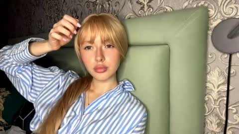 Vanessa online show from April 19, 6:10 pm