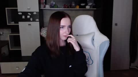 Snapshot of cutti_crystal chatting on October 22, 7:59 pm Cutti Crystal online show from October 22, 7:59 pm