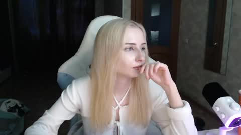 Cutti Crystal online show from April 20, 10:57 pm