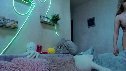 cuttiebunny online show from December 20, 1:23 am