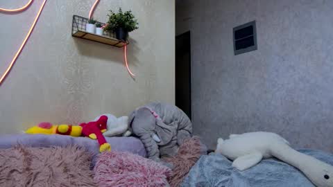 cuttiebunny online show from November 23, 3:59 am