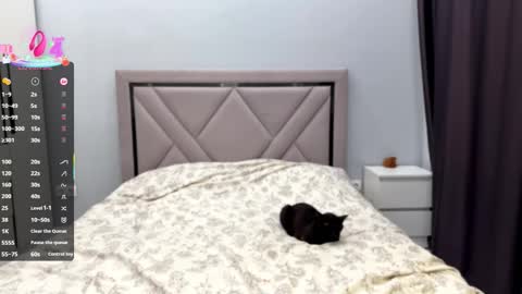 Akemi online show from February 22, 6:39 am