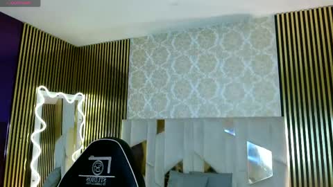 cyrus_tay online show from June 5, 11:48 am