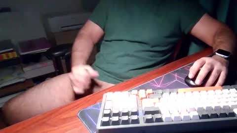 Snapshot of daddypimp3 chatting on October 18, 12:04 am Paul online show from October 18, 12:04 am