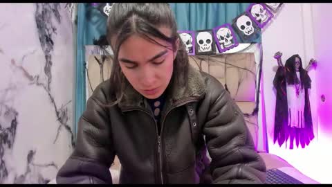 dafne_quenn online show from October 7, 1:40 pm