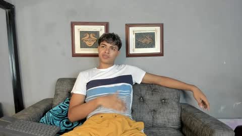 Snapshot of dafnezahiraa_ chatting on December 27, 2:25 am dafnezahiraa  online show from December 27, 2:25 am