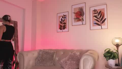 Dahiann Walcott online show from February 16, 5:33 pm