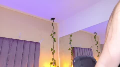 Dahlia online show from March 25, 6:53 am