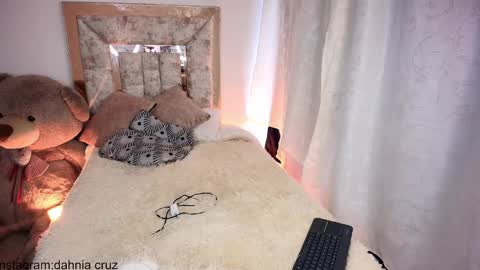 Snapshot of dahnia_cruz chatting on September 10, 9:05 pm dahnia_cruz online show from September 10, 9:05 pm