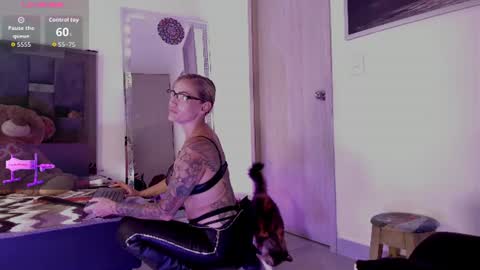  D A I L A  online show from June 11, 9:13 pm