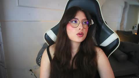 Lauren            online show from April 17, 1:57 pm