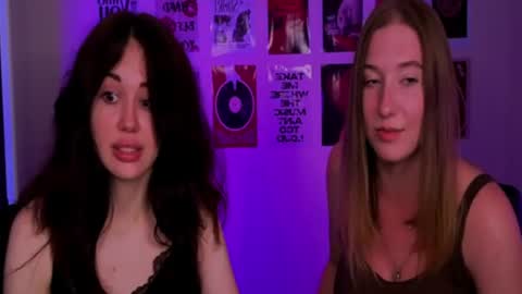 Little Di online show from August 7, 7:34 pm