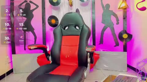 daisy_jonexxx22 online show from April 18, 4:14 am