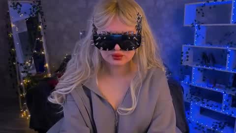 Daisy online show from February 22, 1:53 am