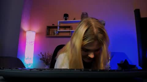 daisy online show from October 16, 11:14 pm