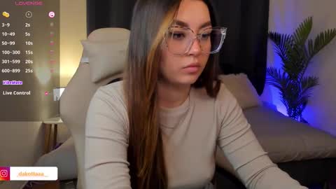 dakottaa__ online show from November 27, 12:40 am