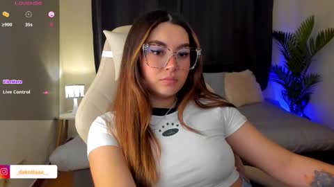 dakottaa__ online show from October 24, 12:11 am