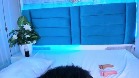 Snapshot of dakottahill chatting on January 31, 5:21 pm   online show from January 31, 5:21 pm