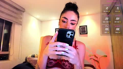 Almendra online show from December 7, 1:08 am