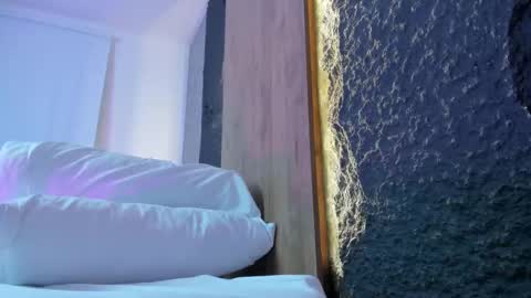 D A L I L A online show from December 16, 8:59 pm