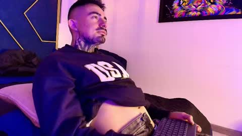 Dallas whitee online show from March 21, 8:13 pm