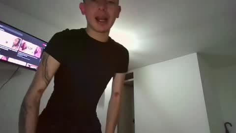 damian_de online show from February 18, 11:52 pm