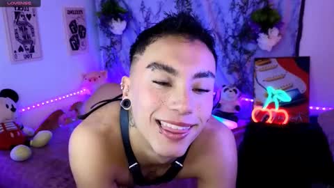 damon_clark_ online show from February 25, 7:49 pm