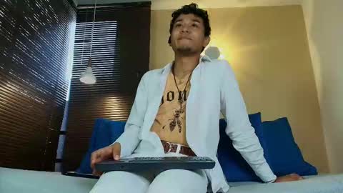 Damon  Salvatore online show from March 23, 7:19 pm