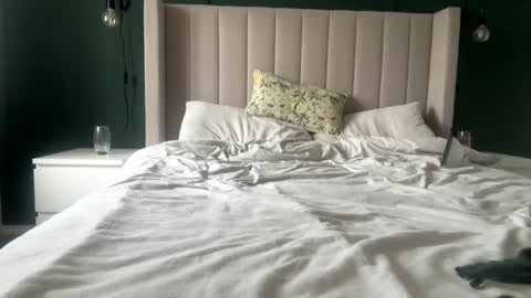 dandg_ online show from February 17, 3:33 pm