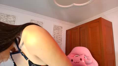 Danella Houston online show from December 3, 7:03 pm