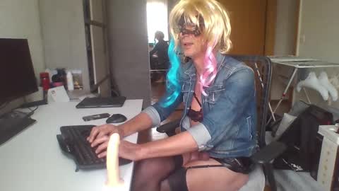 newcumer online show from February 13, 1:48 pm