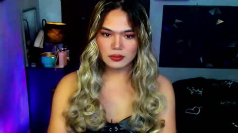 Elodie online show from October 1, 5:17 am