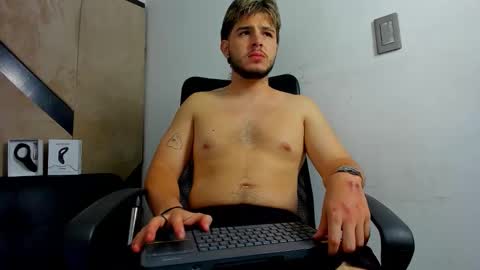 Snapshot of danielclarton chatting on September 10, 4:57 am DANIEL online show from September 10, 4:57 am