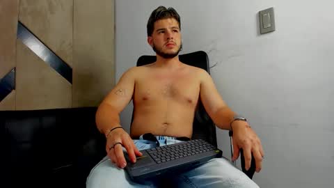 Snapshot of danielclarton chatting on September 11, 8:59 am DANIEL online show from September 11, 8:59 am
