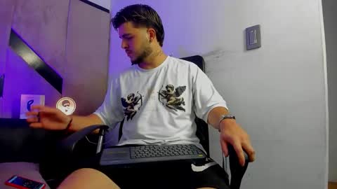 Snapshot of danielclarton chatting on September 19, 2:37 am DANIEL online show from September 19, 2:37 am