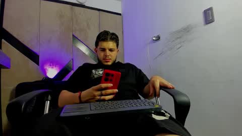 Snapshot of danielclarton chatting on October 2, 1:48 am DANIEL online show from October 2, 1:48 am