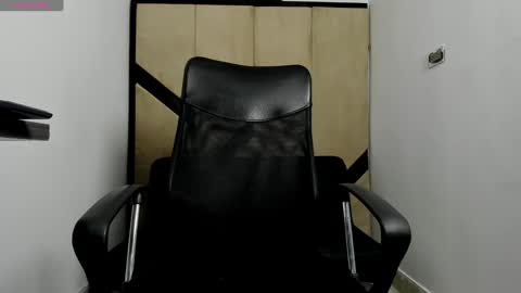 Snapshot of danielclarton chatting on February 6, 2:44 am DANIEL online show from February 6, 2:44 am