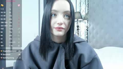 Mia online show from December 21, 11:16 am