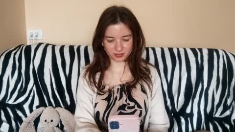 Mia online show from April 9, 3:18 pm