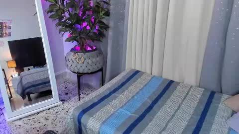 Snapshot of danna__castle chatting on September 11, 2:35 am Dannacastle online show from September 11, 2:35 am