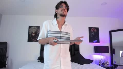 dannyperlaza online show from April 17, 5:43 am