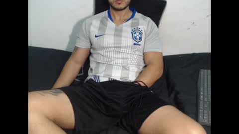 Snapshot of dantebrown1 chatting on January 20, 12:57 am dantebrown1 online show from January 20, 12:57 am