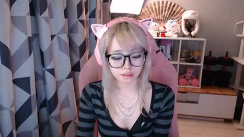 danyelleeyermann online show from June 25, 1:27 pm