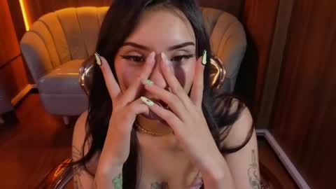 daphne_nicole_b online show from May 15, 4:47 pm