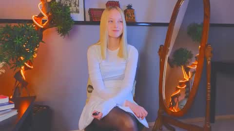 Kami online show from October 26, 3:18 am