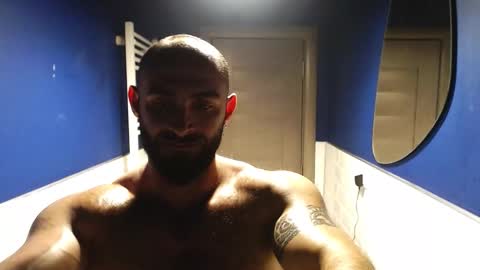 dariomuscle1993 online show from December 3, 8:20 pm